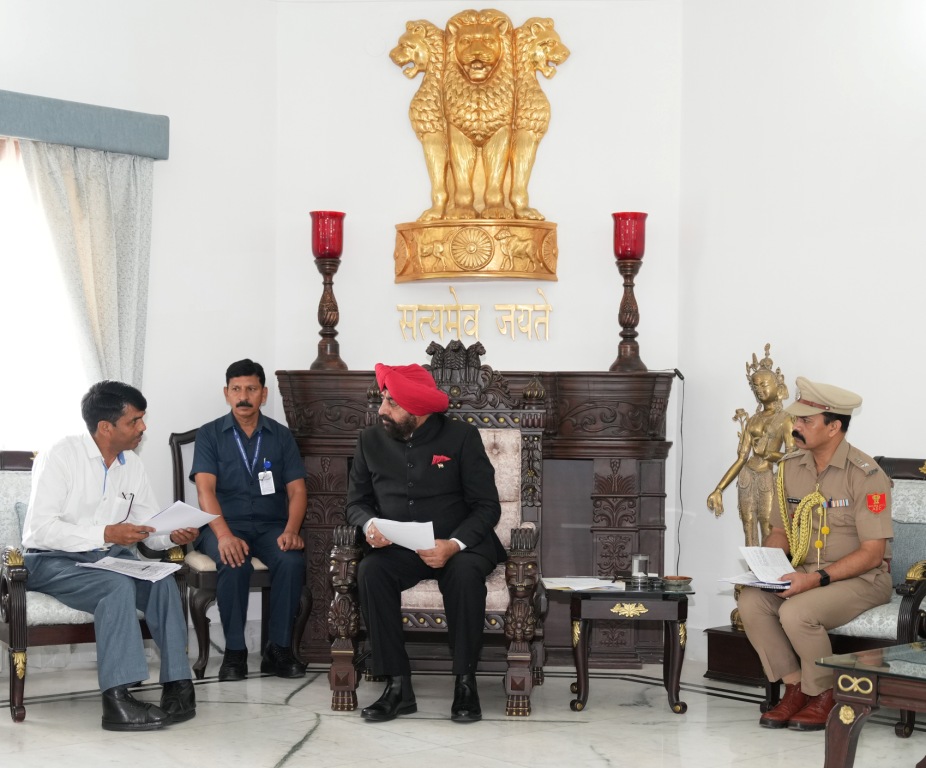जन मिलन कार्यक्रम के अंतर्गत राज्यपाल ने सुनी पूर्व सैनिकों सहित आम नागरिकों की विभिन्न समस्याएं